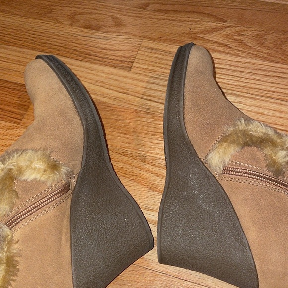 Like NEW RUFFHEWN tan/brownish fuzzy furry brown tall wedge boots sz 6.5 DENMARK - Picture 14 of 15